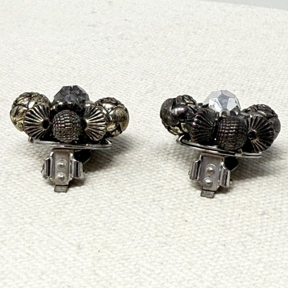 Vintage Bead Cluster‎ Earrings Silver Gray Clip-On Retro Dark Classic - Picture 3 of 8